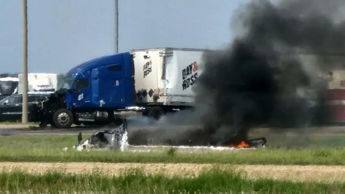 Carnagiu cu 15 morți în Canada, după ce un camion a lovit un autobuz