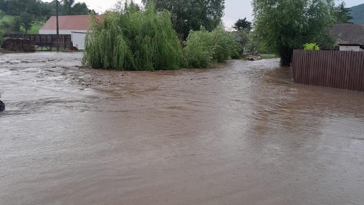 Hidrologii au prelungit Codul portocaliu şi Codul galben de inundaţii, până luni