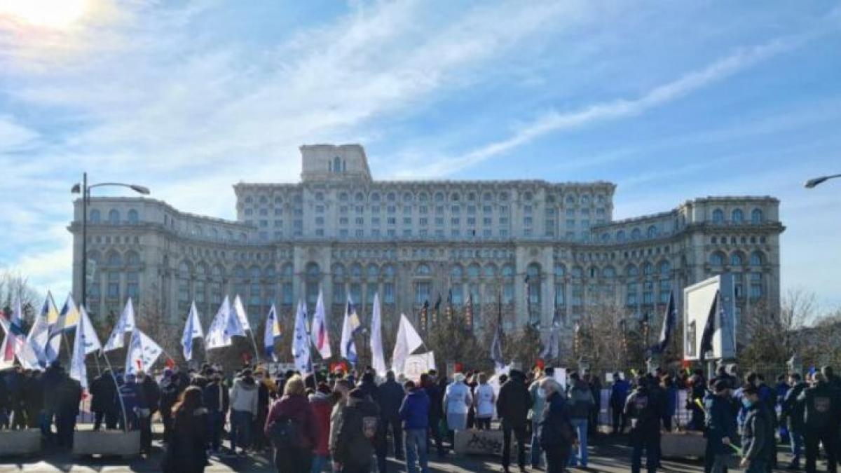 Protest al polițiștilor din sindicatul Europol: Guvernul ne vrea morți cu 7 ani înainte de pensie
