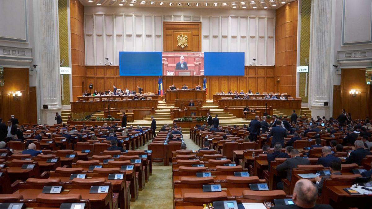 Deputații interzic cumulul pensie-salariu. Proiectul introduce și excepții 