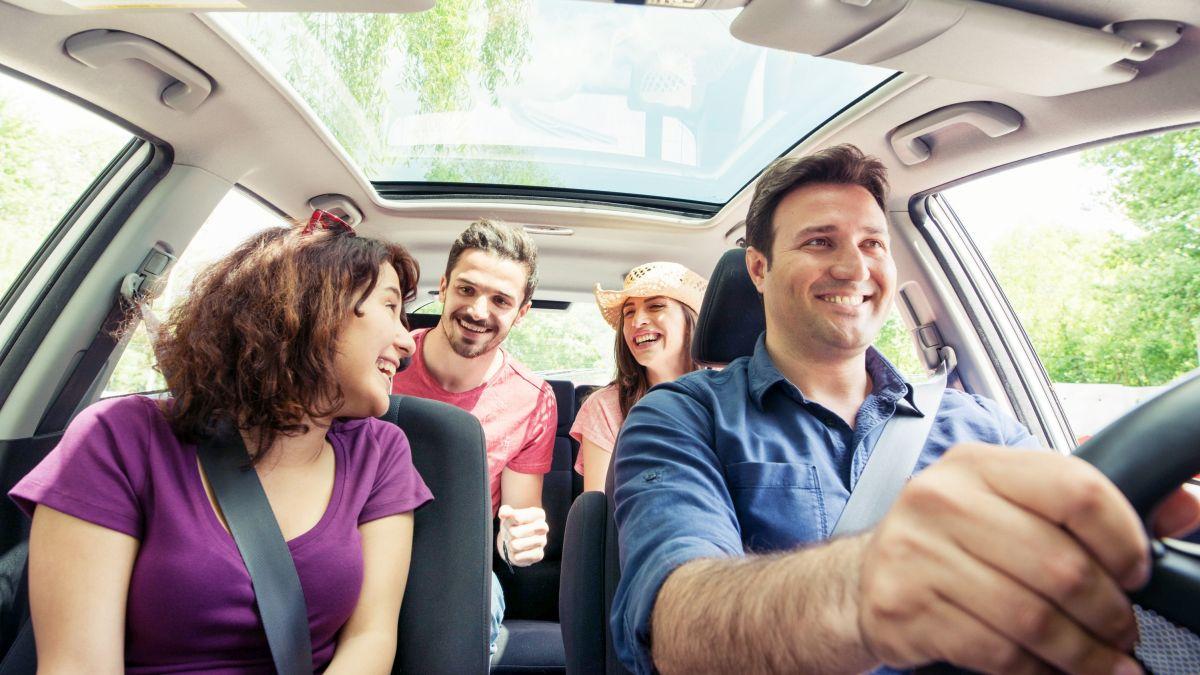 În trenuri să ne strivim? Sau cu „Bla-bla-car” să ne riscăm? Statul a încurajat pirateria în transporturi