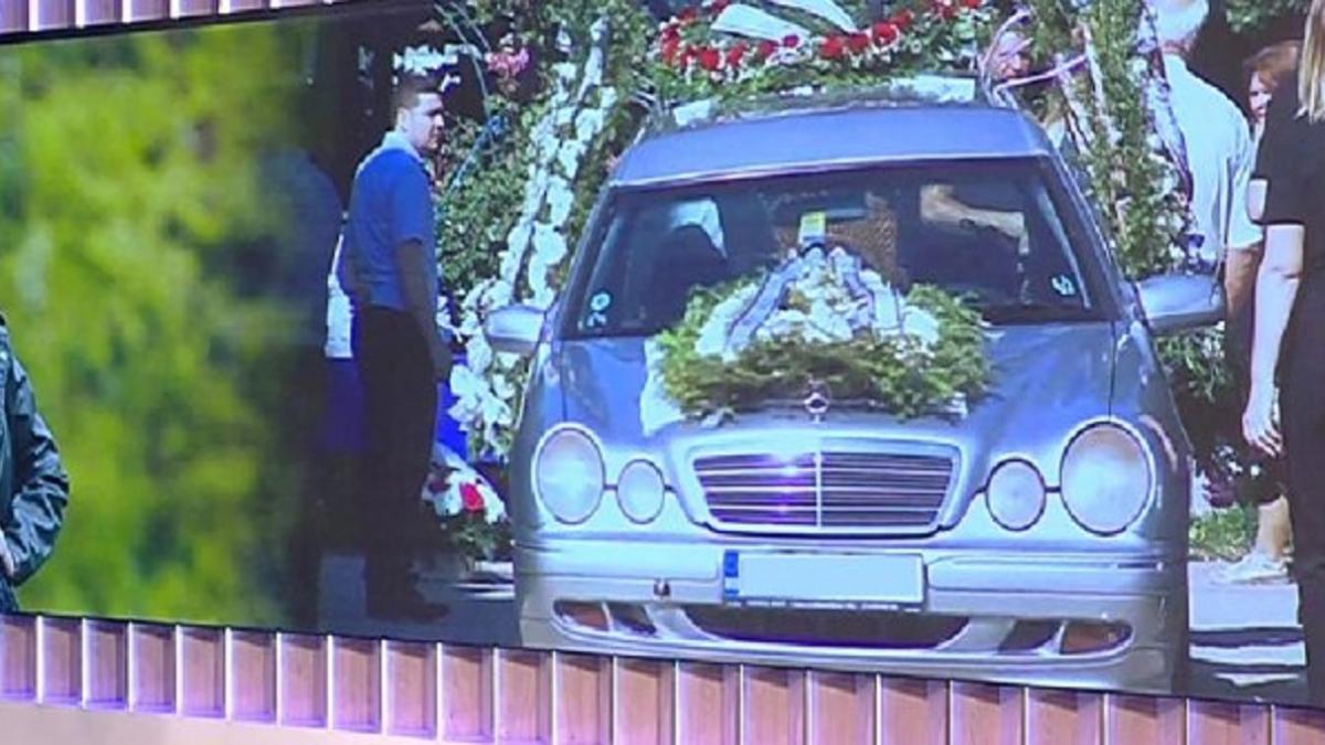 „Drum lin printre îngeri, Melis!” Imagini sfâşietoare de la înmormântarea tinerei de 14 ani, ucisă la Craiova