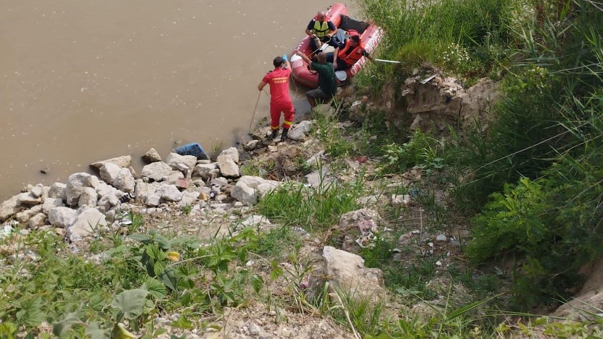 Căutări reluate, în cazul unuia dintre tinerii care au plonjat cu mașina în Someș