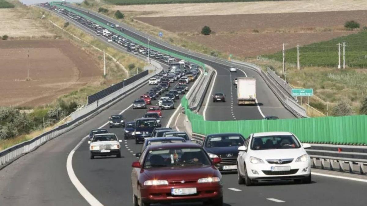Statul îi va stoarce pe șoferi de bani. Noua rovinietă: dacă n-ai electrică, mai bine iei trenul