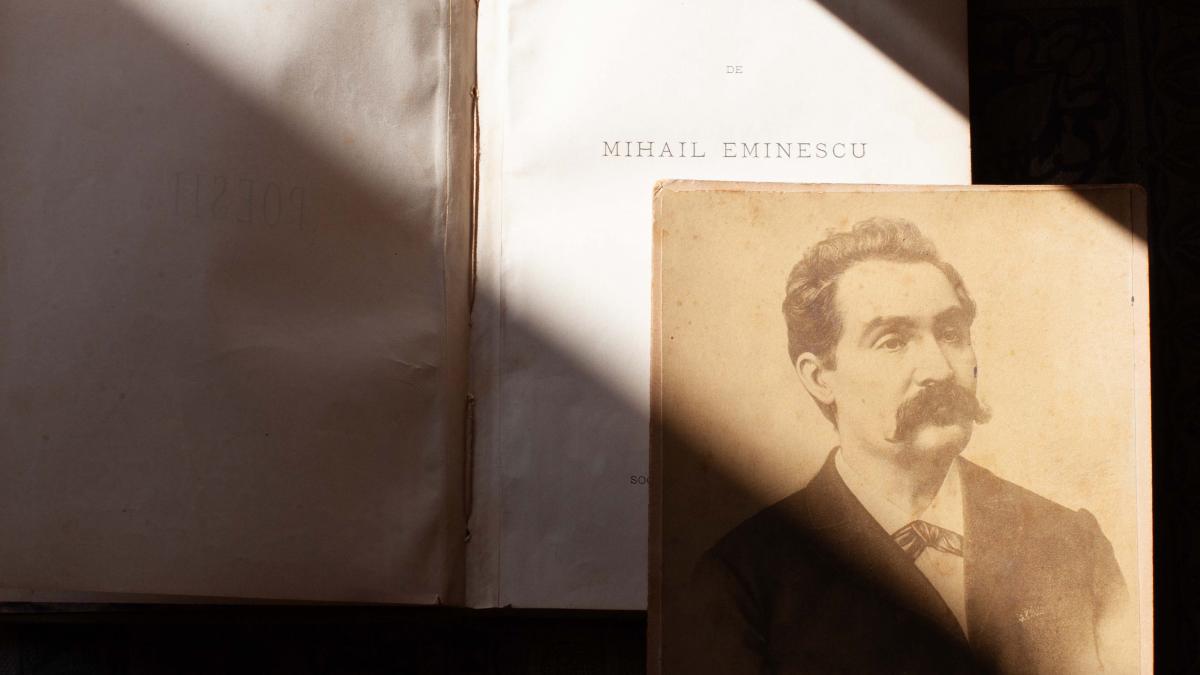 Fotografii rare ale lui Eminescu și Alecsandri și princepsuri celebre semnate de Blaga, Sadoveanu, Călinescu, în licitație la București