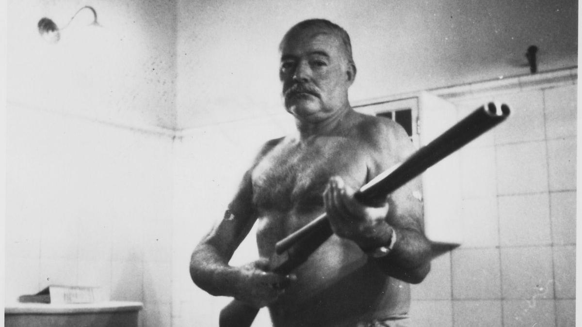 Ernest Hemingway, romancierul cu pușca la tâmplă