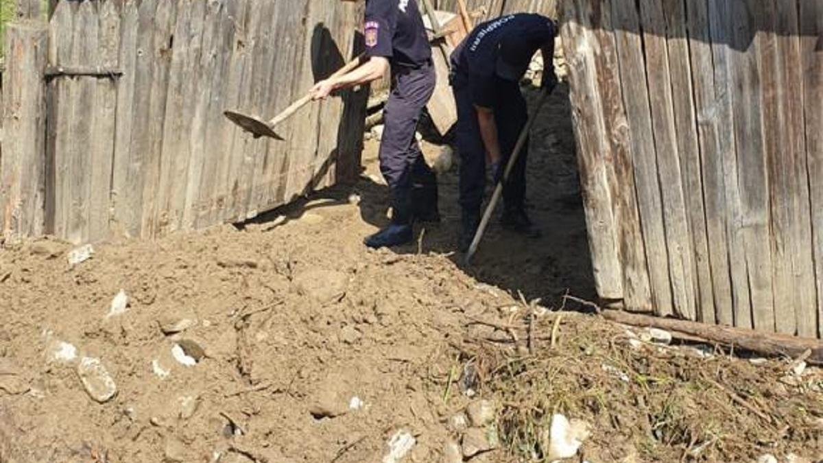 Rupere de nori în Bacău. 45 de locuințe și anexe afectate într-un singur sat