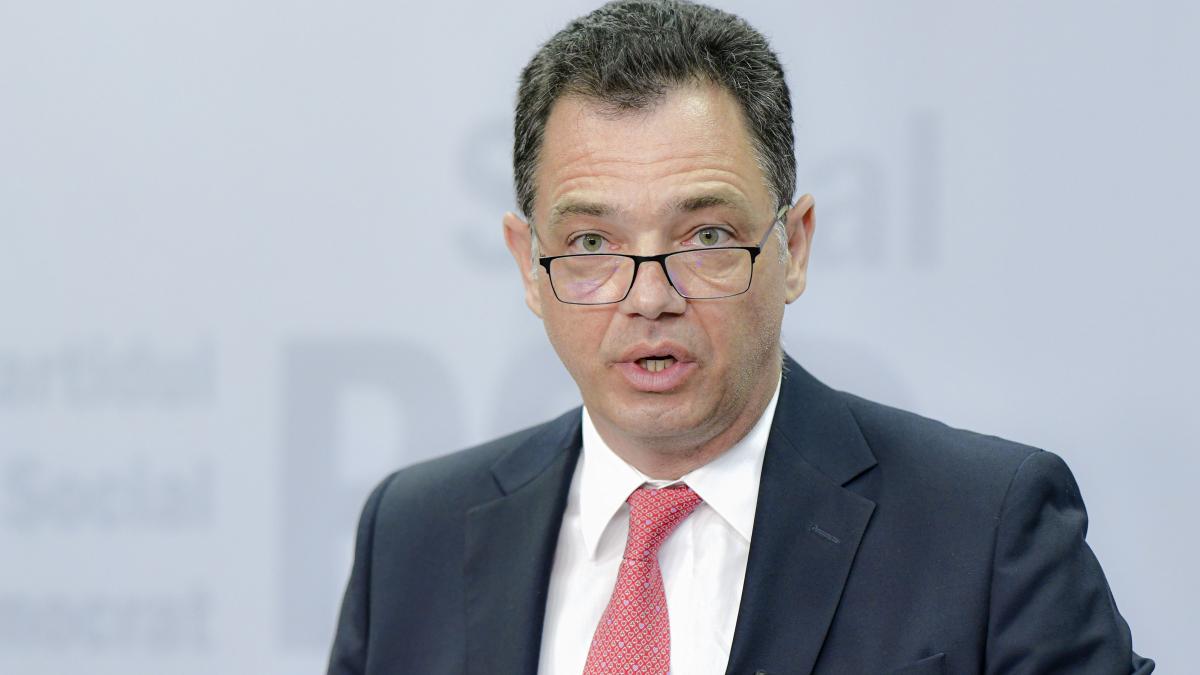 Radu Oprea: Sunt convins că vom vedea, începând cu luna august, scăderi de preţuri la produsele de bază