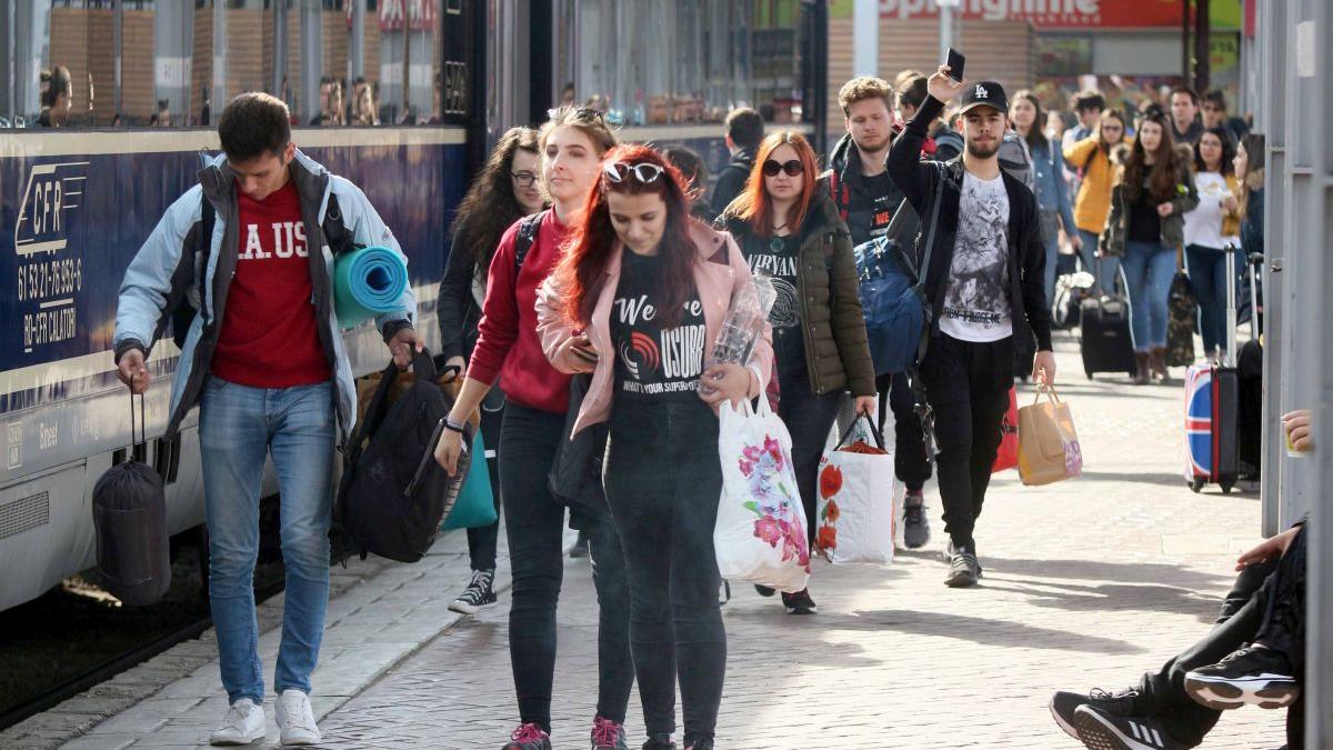 Vești excelente! Reduceri mai mari pentru studenți la transportul feroviar