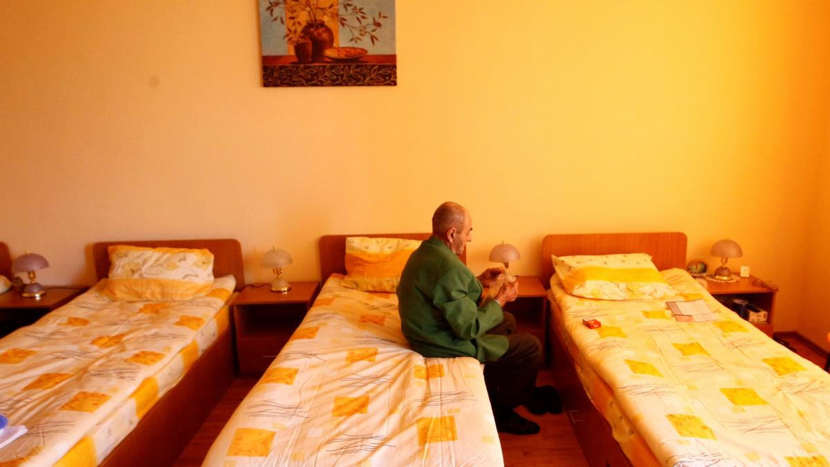 Cămin de bătrâni din Râmnicu Vâlcea, închis de autorități. Beneficiarii vor fi relocați