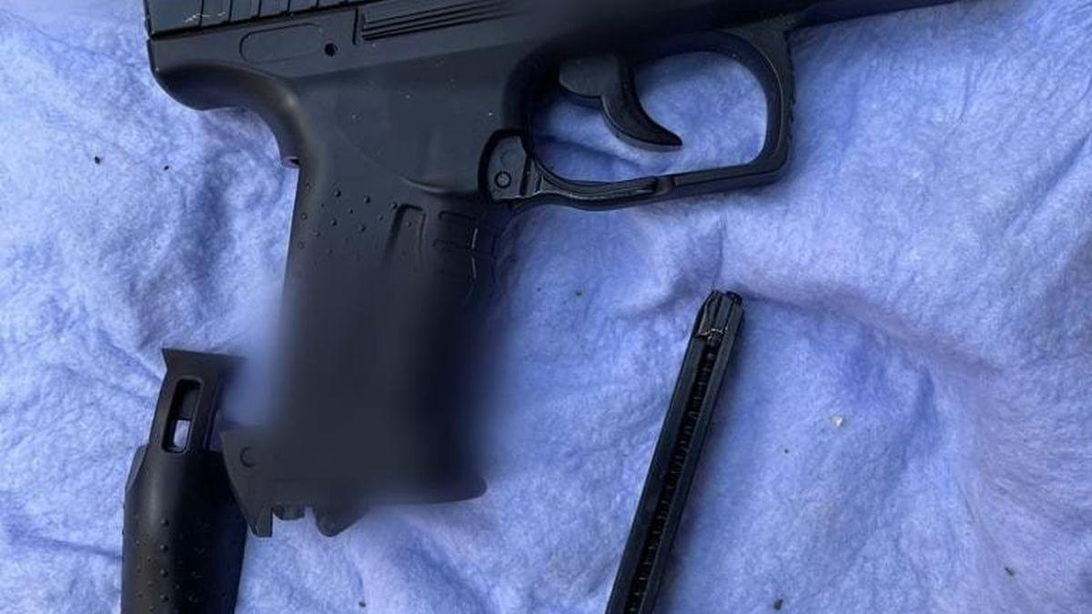  Tânăr împușcat în picior cu un pistol de tip airsoft