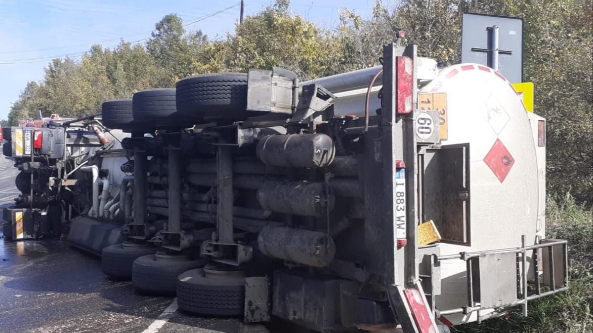 Circulație blocată în zona punctului de trecere a frontierei Negru Vodă după ce un TIR s-a răsturnat