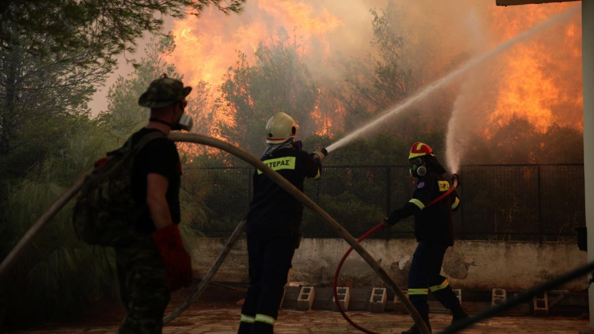 Apocalipsa din Rodos: Peste 3.500 de persoane au fost evacuate din calea flăcărilor ucigașe