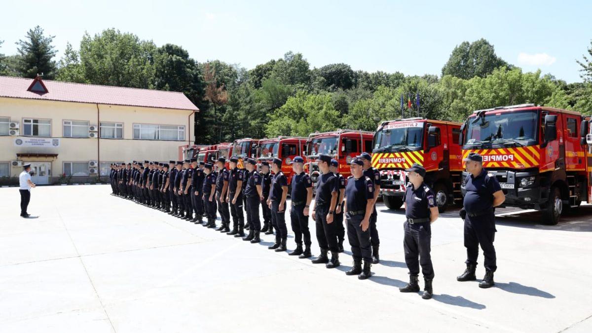 Pompierii români dislocați în Grecia pleacă pe Rodos, insulă grav afectată de incendii