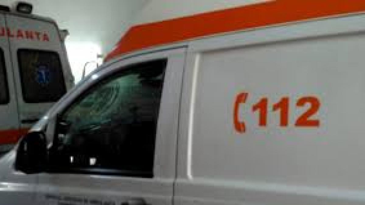 Patru răniți într-un accident între un TIR și un microbuz pe un drum din Dâmbovița