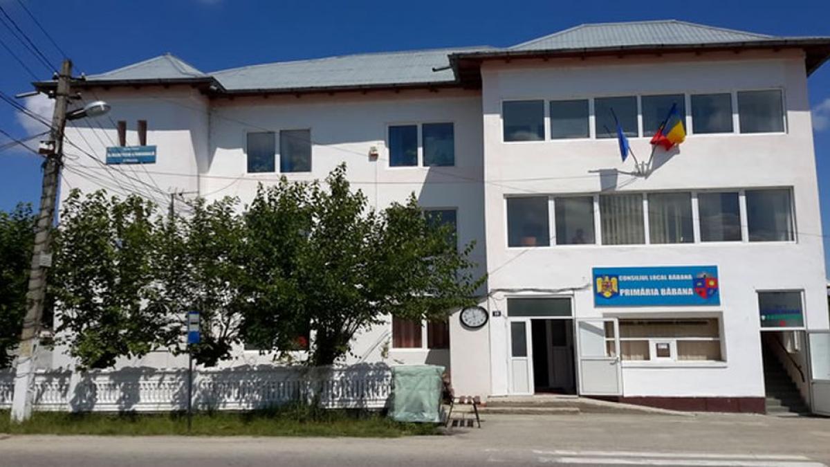 Sportul primarilor: fuga după datornici