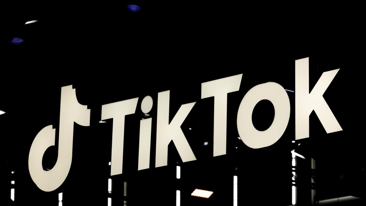 O nouă tendință periculoasă pe TikTok. Oamenii imită arcuirea picioarelor lui Barbie