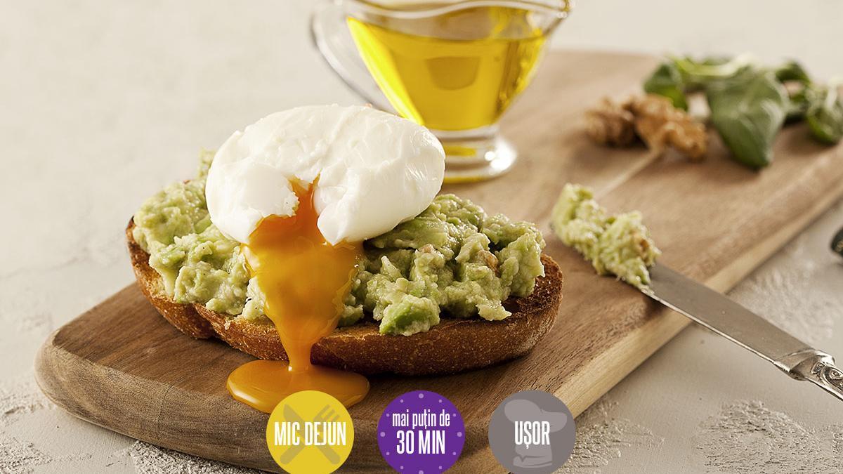 Mic dejun: Sandviș cu avocado și ou poșat
