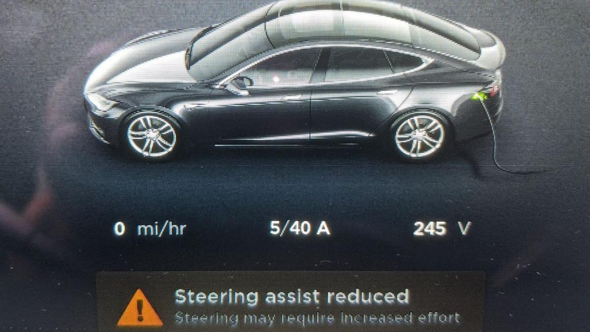 Tesla virează necontrolat