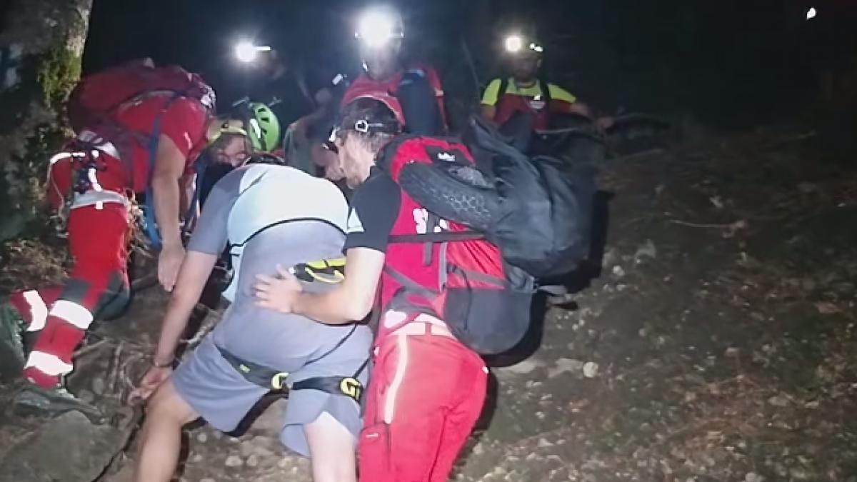 Turiști români și ucraineni blocați în munți, noaptea trecută