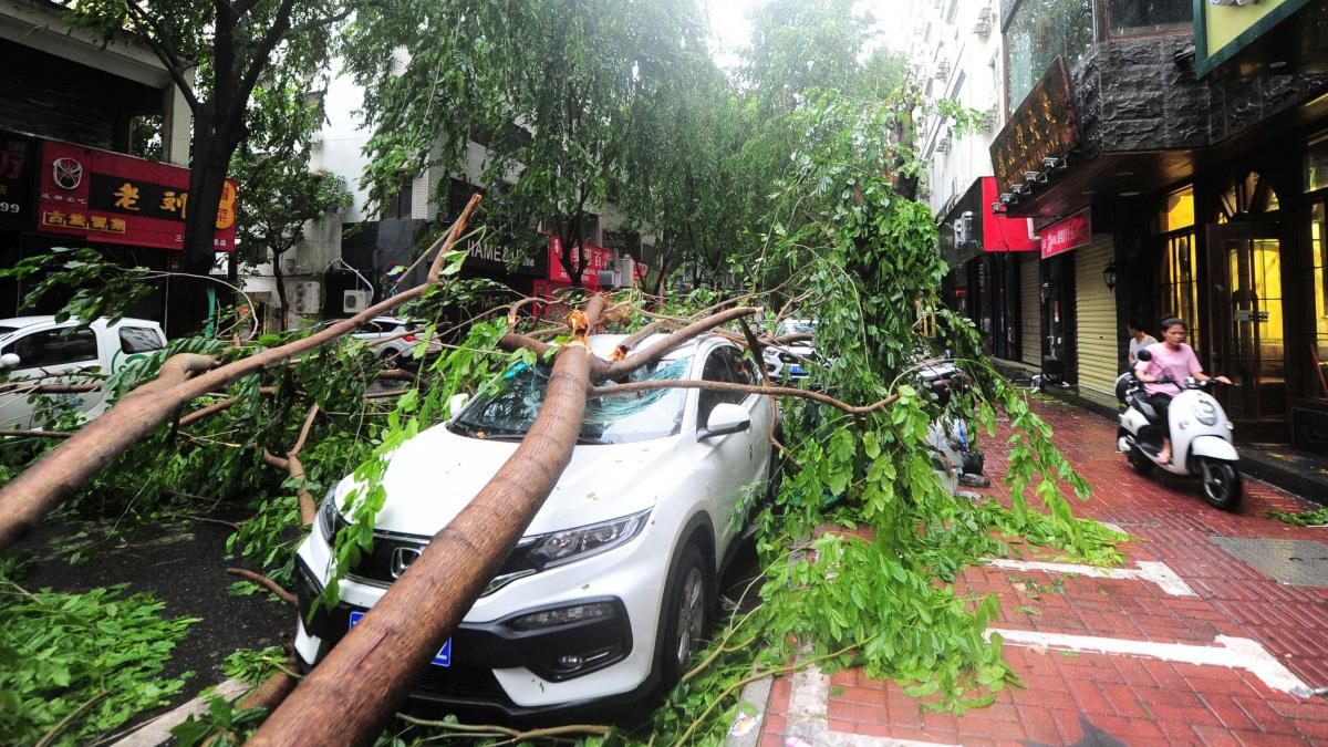 Taifunul Doksuri a lovit China: Peste un milion de oameni au fost evacuați din cauza inundațiilor 