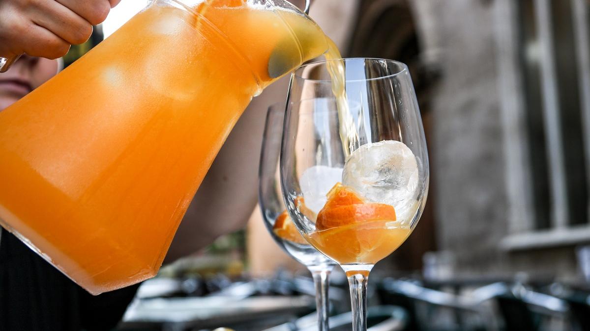 Agua de València, combinație fructată și răcoritoare între o mimosa și sangria, cu gust de Mediterană