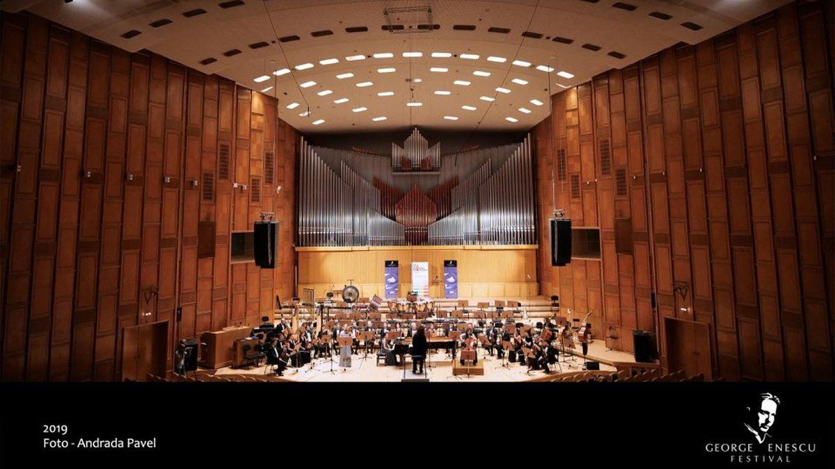 Directorul executiv al Festivalului Enescu a primit distincția și trofeul Ministerului Culturii
