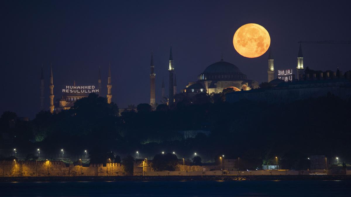 Fenomen rar. SuperLuna Albastă. 30/31 august 2021. Ultima din acest deceniu. Explicații științifice