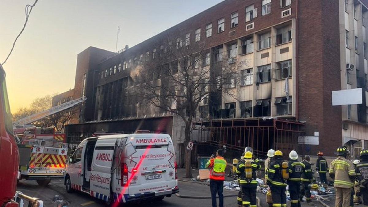 Cel puțin 63 de morți și peste 40 de răniți, după un incendiu izbucnit la o clădire