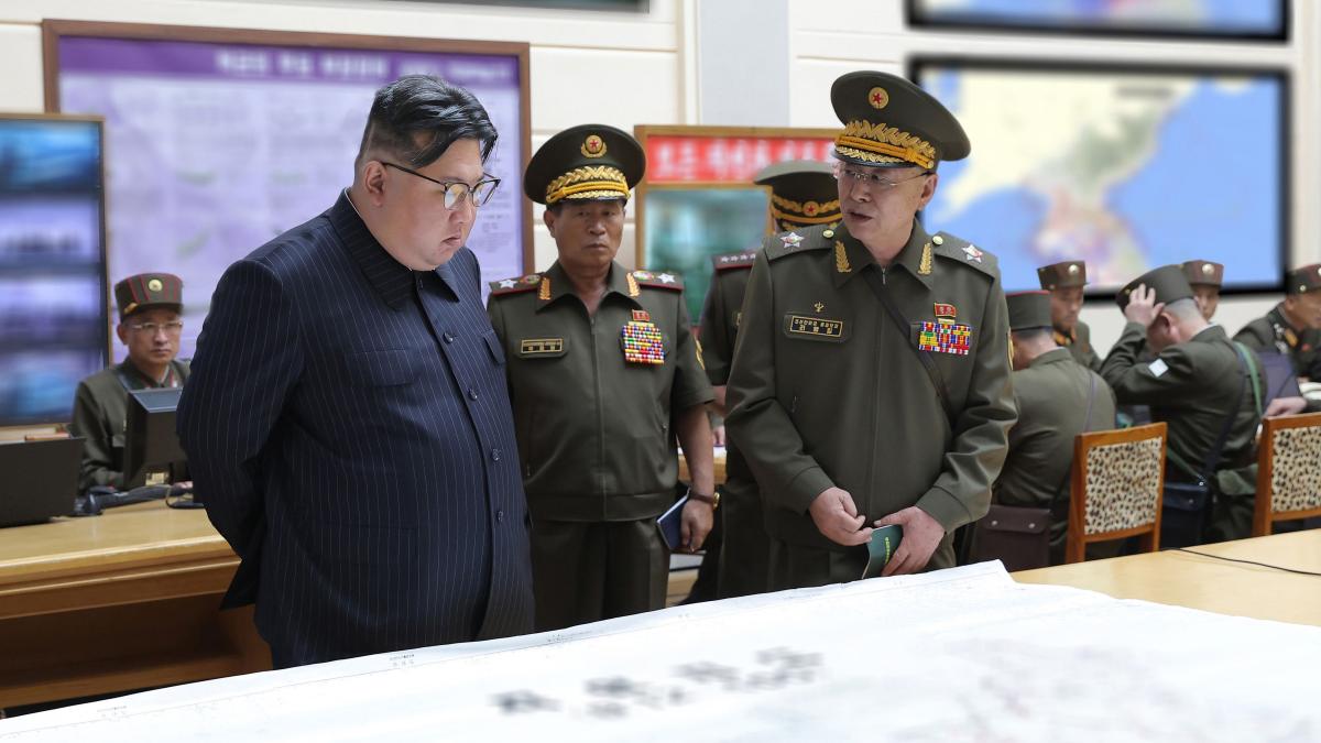 Tensiuni în Peninsula Coreea. Phenianul a simulat un atac nuclear asupra Seulului