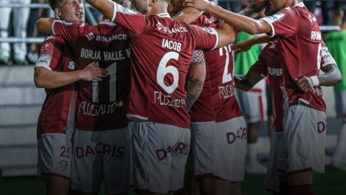Violențe în Giulești! Rapid a bătut Dinamo cu 4-0. Suporterii s-au bătut în tribune! Un bărbat a fost rănit