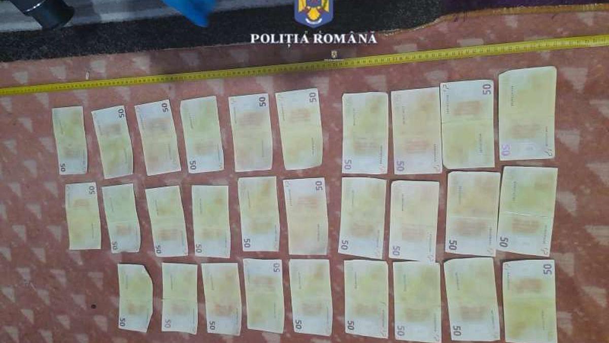 Tânăr cu bancnote false de 50 de euro, prins de poliţişti