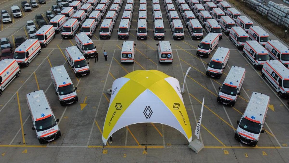 Noi ambulanțe pentru transport pacienți în România