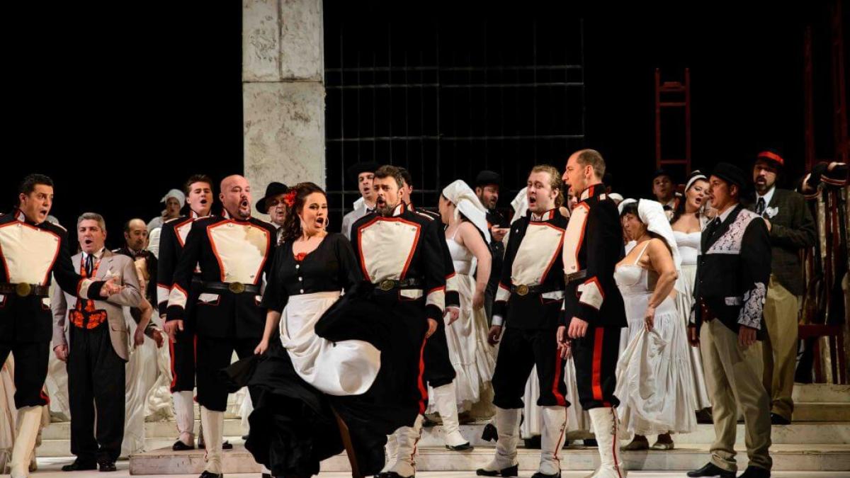 Momente comice, iubiri pasionale și decoruri spectaculoase pe scena Operei Naționale Române Cluj-Napoca!