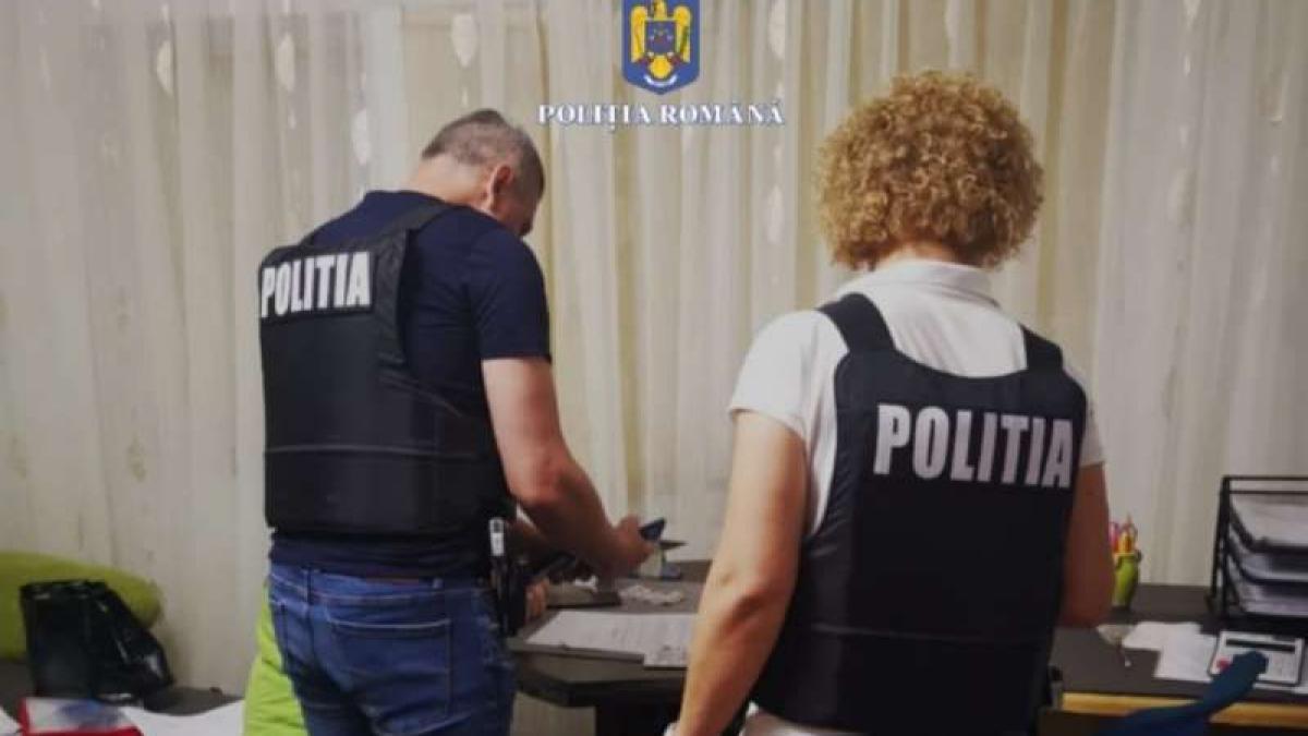 Zeci de percheziții în Galați și Vrancea la dealeri de droguri. Doza, între 100 și 400 de lei