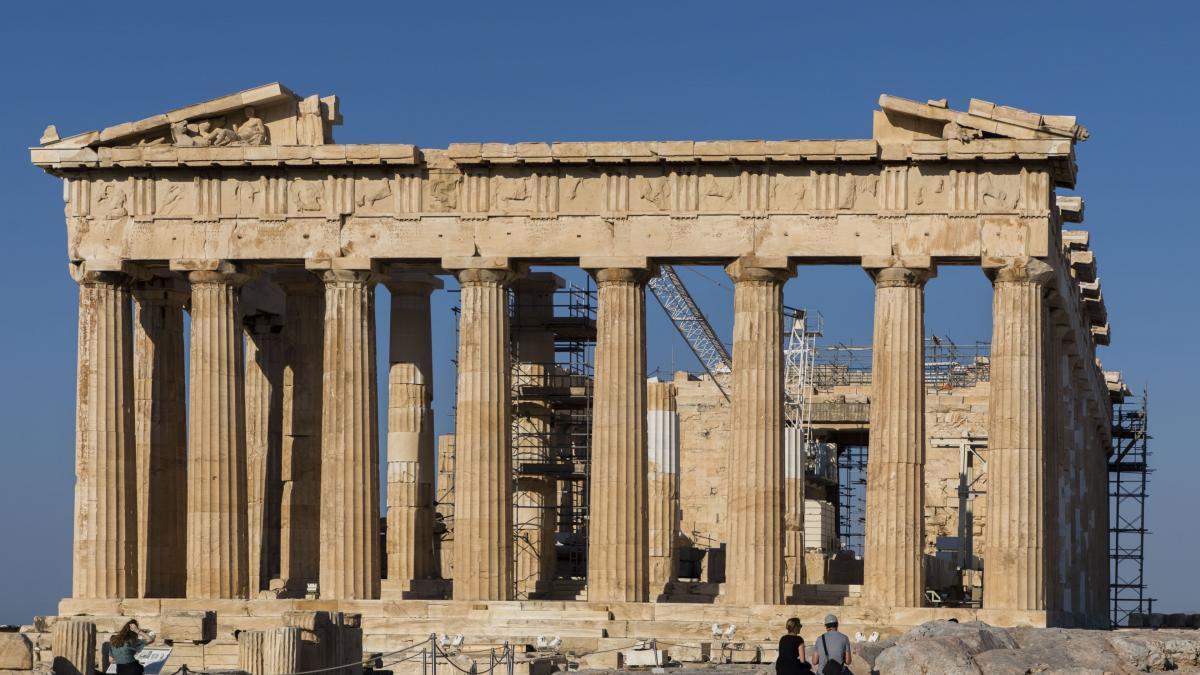 Incident la Acropole. O româncă a fost arestată după ce a plecat cu un "suvenir" 