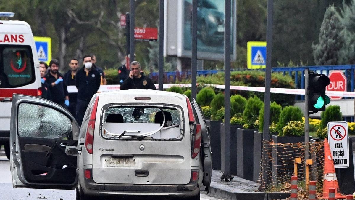 Atac terorist la Ankara: Unul dintre terorişti s-a aruncat în aer