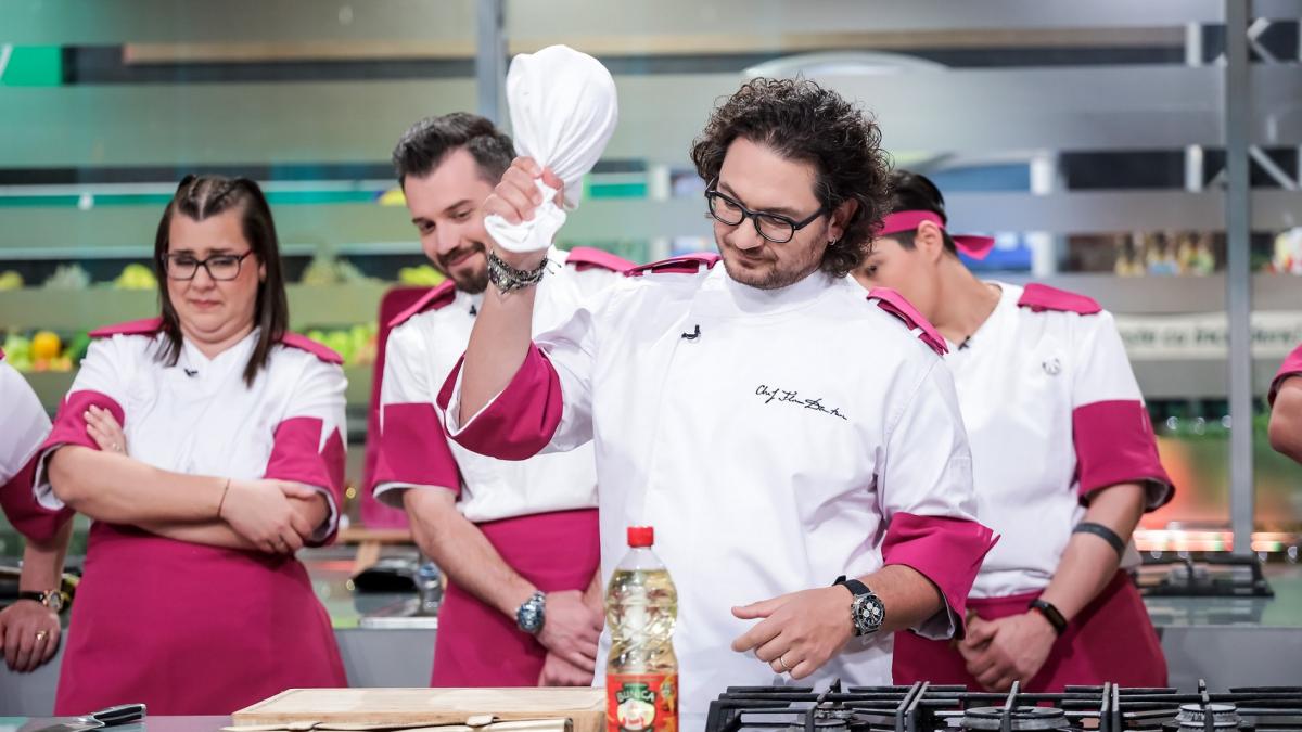 Chefii sparg bombele cu amulete în această seară, în bucătăria Chefi la cuţite. Chef Scărlătescu: “Urmează cea mai spectaculoasă amuletă din toate timpurile!”
