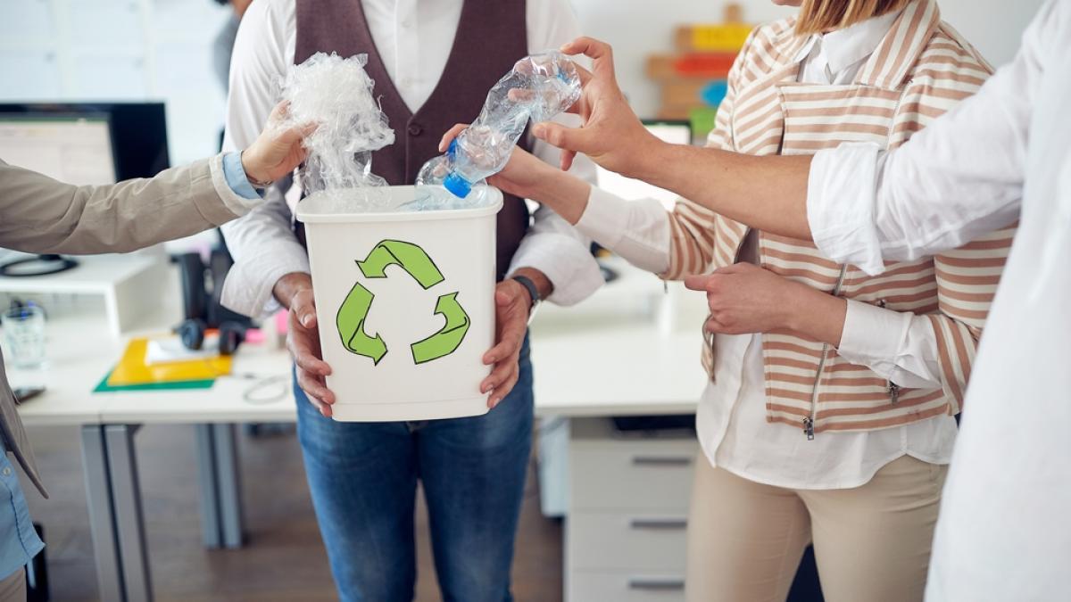 Cum poate fiecare angajat să contribuie la protecția mediului la locul de muncă