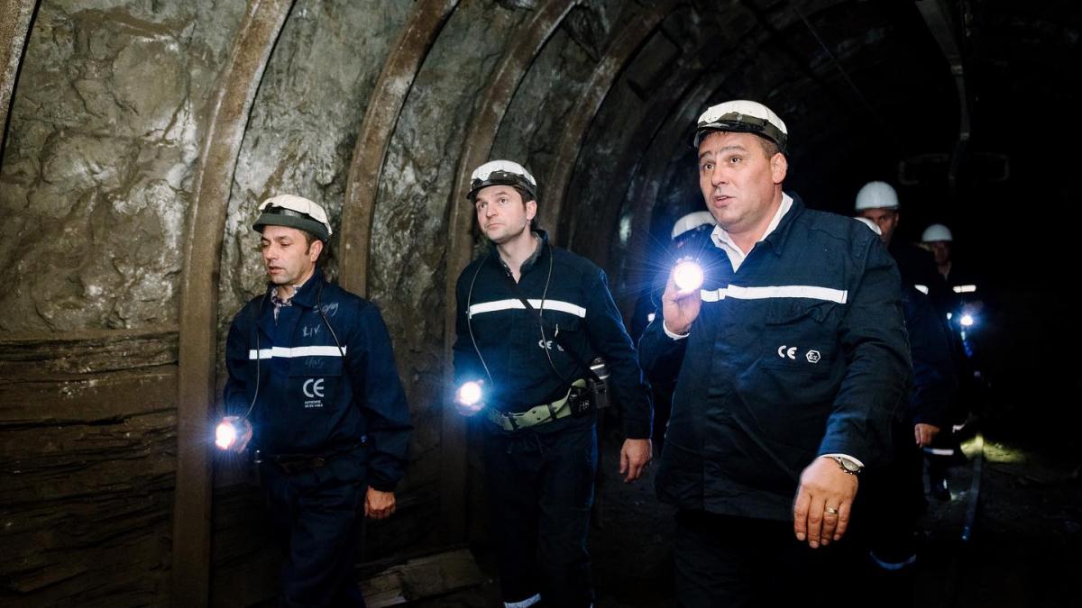 Ministrul Energiei a coborât în mină: Minerii sunt oameni care pleacă de acasă și nu știu dacă se mai întorc.