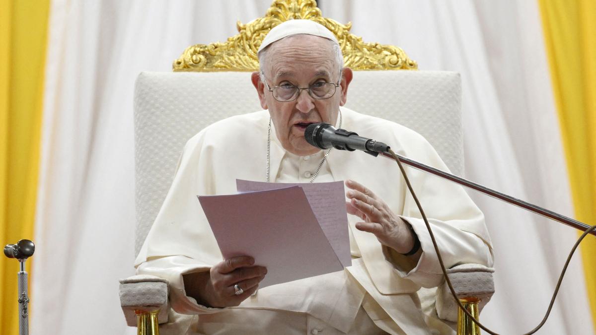 Papa Francisc cere deschiderea de coridoare umanitare pentru civilii din Fâşia Gaza