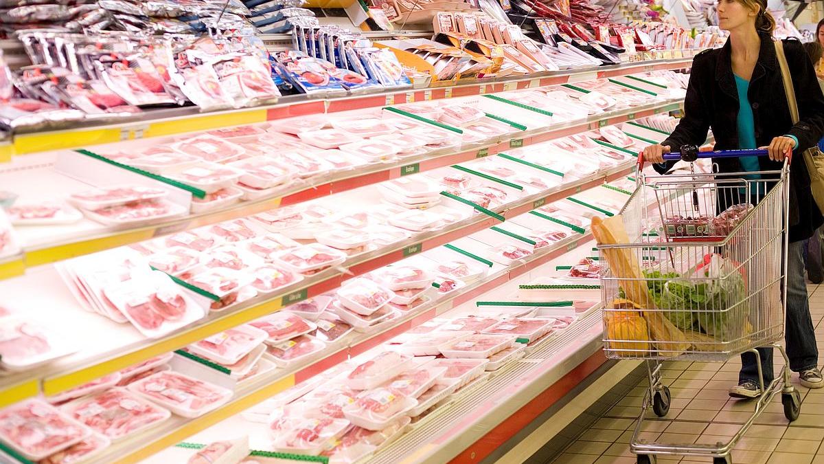 Plafonarea adaosului comercial la alimentele de bază va fi extinsă cu trei luni