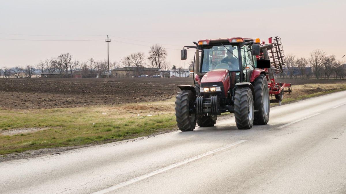 Pedepsirea tractoriștilor fără permis corespunzător, amânată până la vară