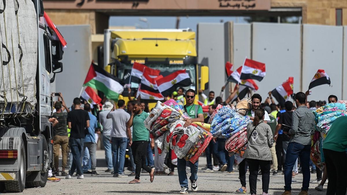 Un convoi format din 17 camioane a intrat în Fâșia Gaza
