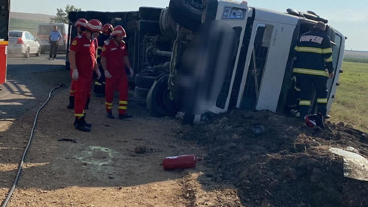 Circulație îngreunată pe Autostrada Soarelui din cauza unui camion răsturnat