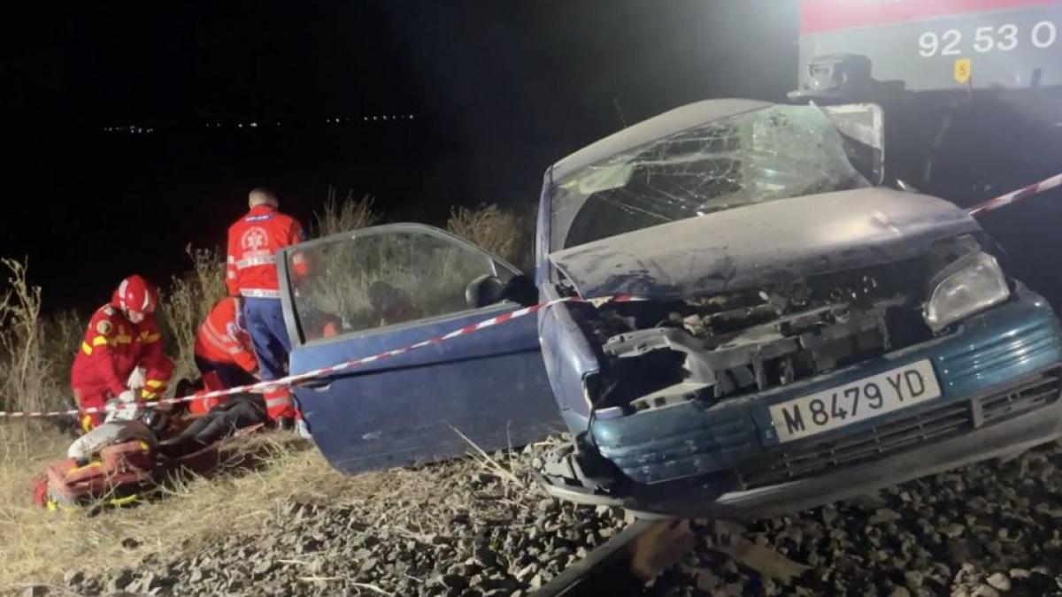 accident feroviar mortal masina spulberata tren peretu