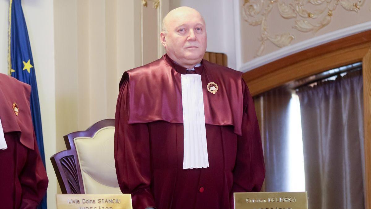 Austeritatea lui Ciolacu = exces de putere: Legea Austerității, făcută zob de puținii magistrați sadea rămași în Curtea Constituțională