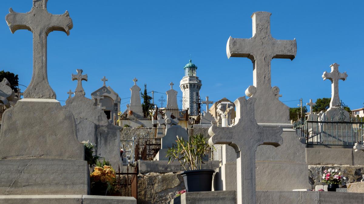 Cimitir în Europa unde mormintele au coduri QR cu poveștile de viață ale persoanelor decedate