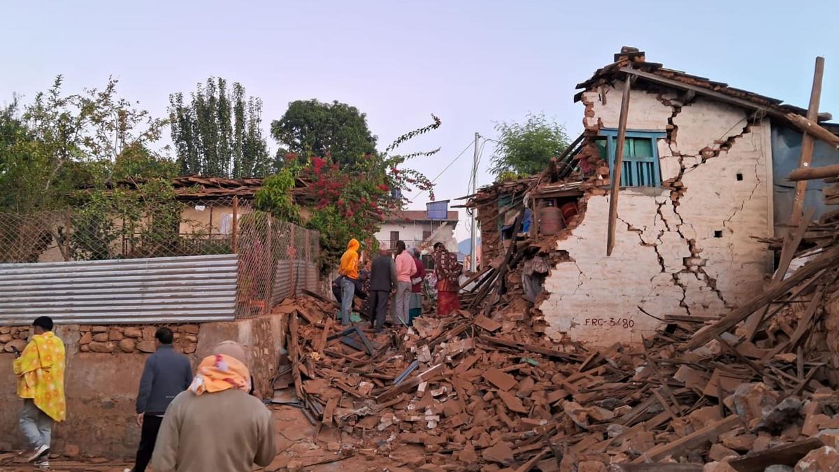 Cutremur devastator în Nepal. 157 de persoane au fost găsite decedate sub dărâmături