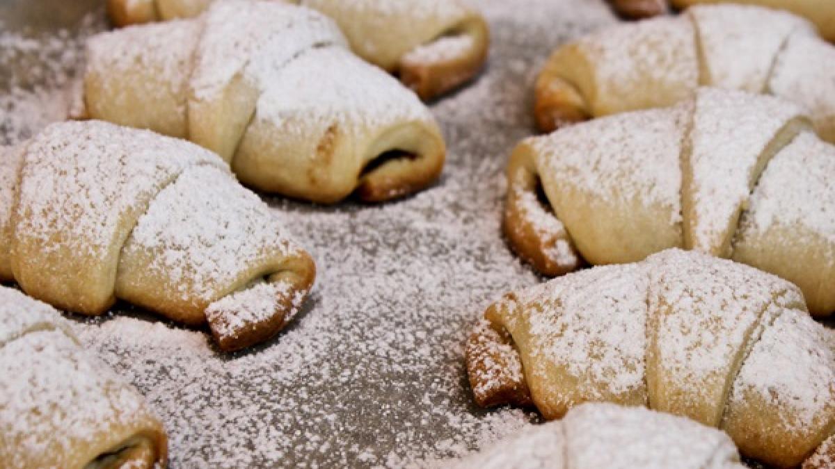 Cornulețe fragede cu nucă